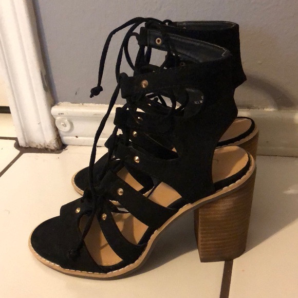 Lace up black heels - Picture 3 of 4
